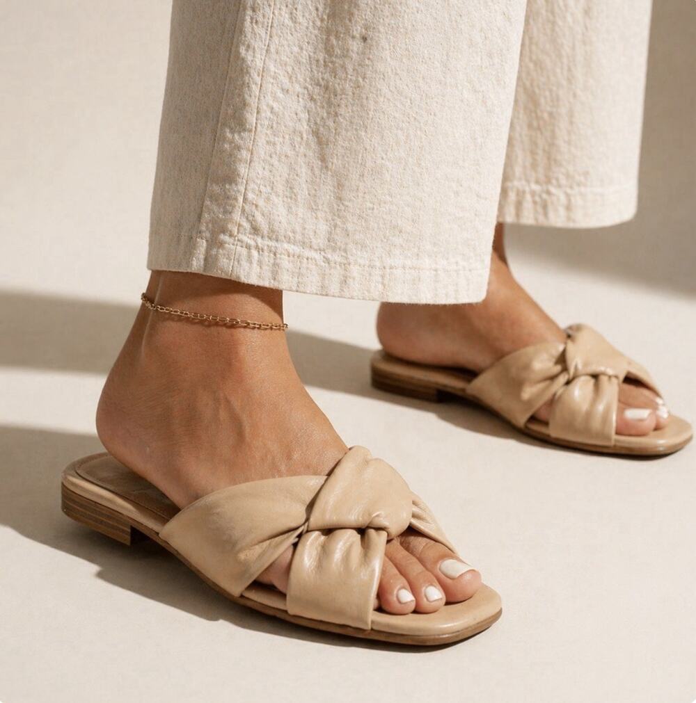 Marc Fisher LTD Mayson Tan Knot Slide Sandals Size 7.5M Padded Square Toe - Picture 1 of 8